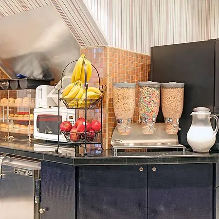 Cabana Hotel Yankee Stadium 